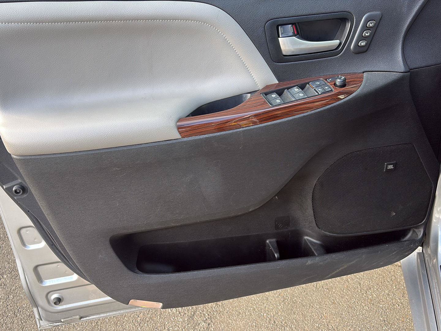 Used 2016 Toyota Sienna Limited AWD/4WD image 5
