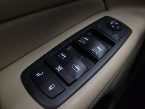 Used 2019 Jeep Grand Cherokee Limited image 27