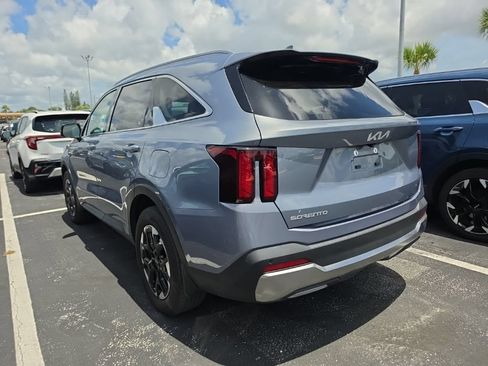 Certified 2025 Kia Sorento S FWD image 11