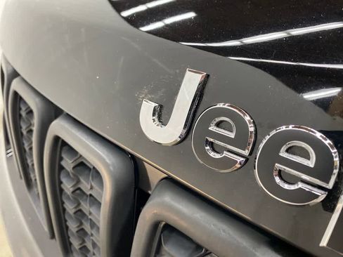 Used 2021 Jeep Grand Cherokee Laredo w/ Security & Convenience Group AWD/4WD image 33