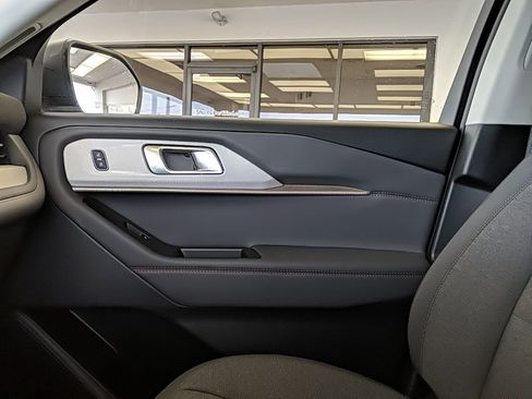 Certified 2025 Ford Explorer Active image 22