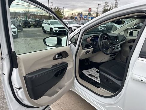 Used 2023 Chrysler Voyager LX FWD image 24