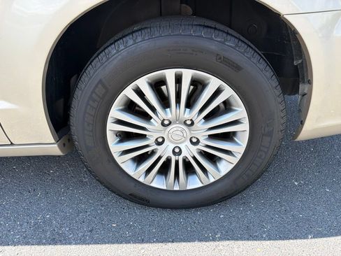 Used 2013 Chrysler Town & Country Touring-L w/ Driver Convenience Group FWD image 13