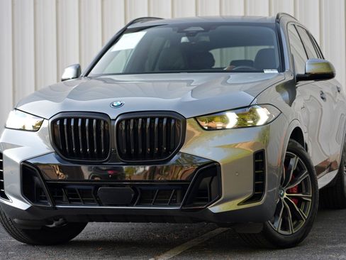 Used 2024 BMW X5 xDrive50e w/ M Sport Package AWD/4WD image 3