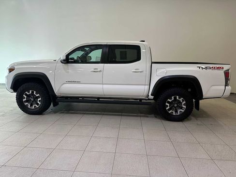 Certified 2023 Toyota Tacoma TRD Off-Road w/ Technology Package AWD/4WD image 3