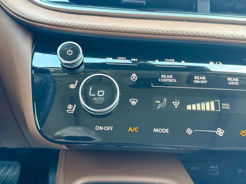 Used 2024 INFINITI QX60 Sensory w/ Vision Package AWD/4WD image 34