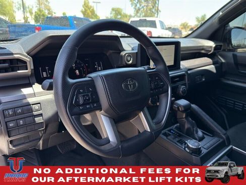Used 2025 Toyota 4Runner SR5 AWD/4WD image 19