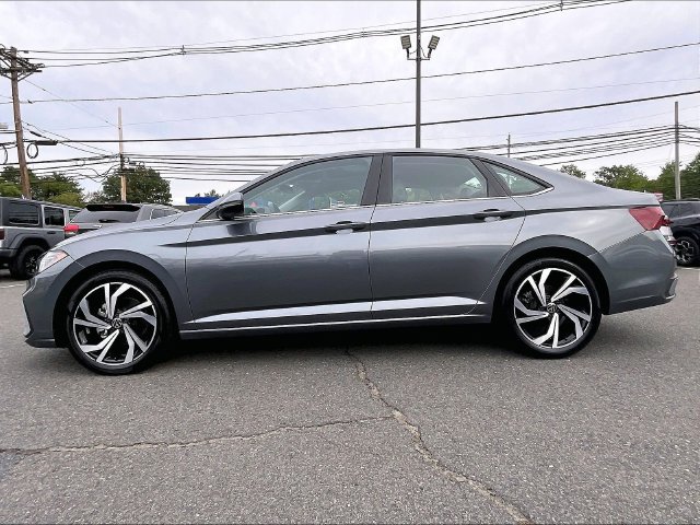 Used 2026 Volkswagen Jetta SEL FWD image 3
