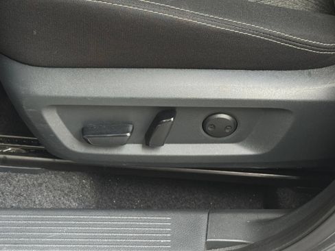 Used 2025 Nissan Rogue SV FWD image 22