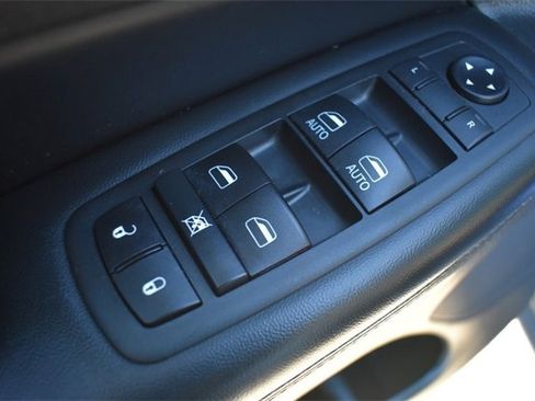 Used 2020 Jeep Grand Cherokee Altitude image 21