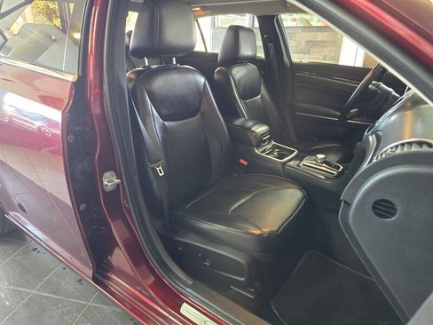 Used 2017 Chrysler 300 C w/ Harman/Kardon Audio Group image 14