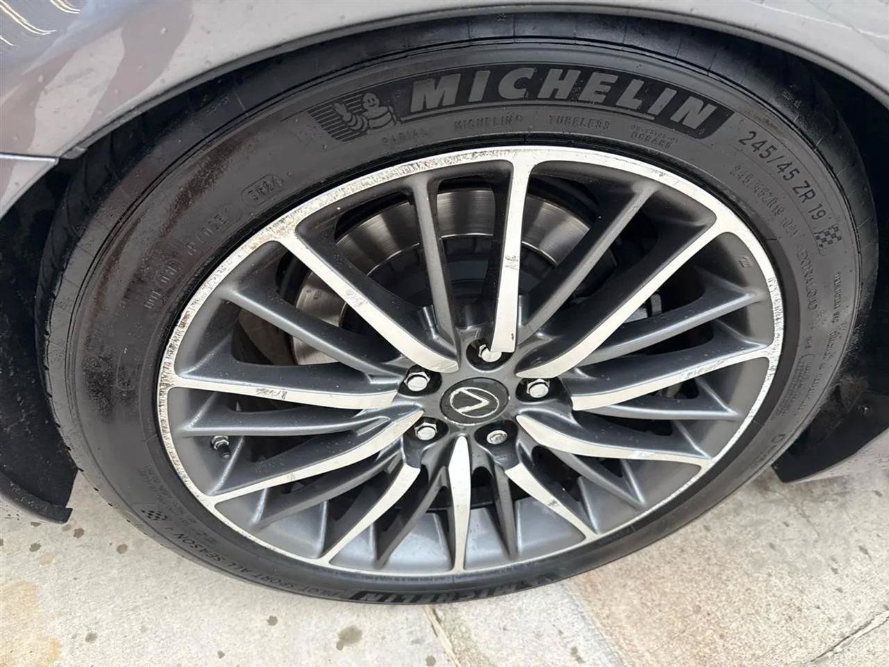 Used 2015 Lexus LS 460 w/ F Sport Package RWD image 18