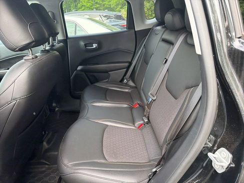 Used 2021 Jeep Compass Latitude FWD image 9