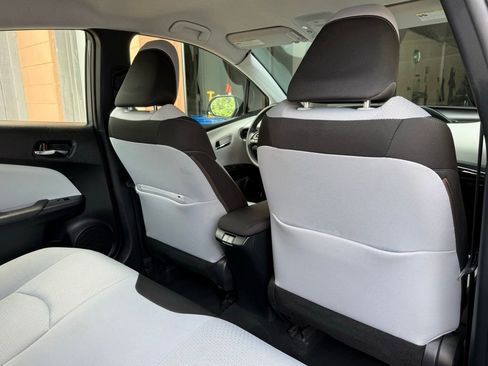Used 2019 Toyota Prius LE FWD image 17
