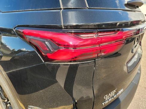 Used 2023 Chevrolet Traverse LT FWD image 6