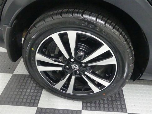 Used 2019 Nissan Kicks SV FWD image 17