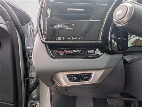 Used 2025 Lexus RX 350 w/ Luxury Package image 18