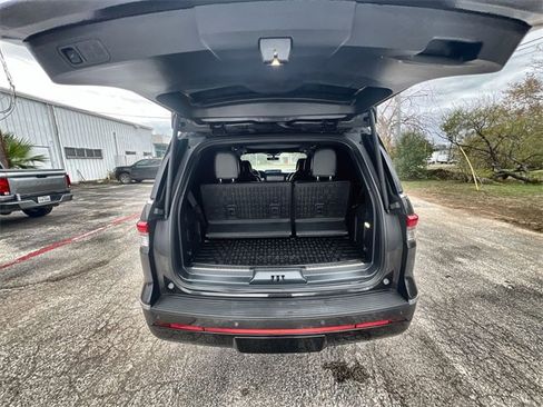Used 2023 Lincoln Navigator Reserve image 25