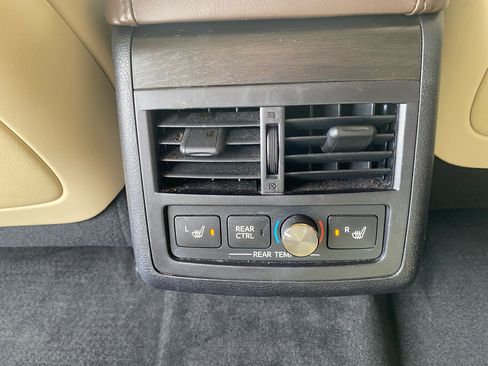 Used 2017 Toyota Avalon Limited image 12