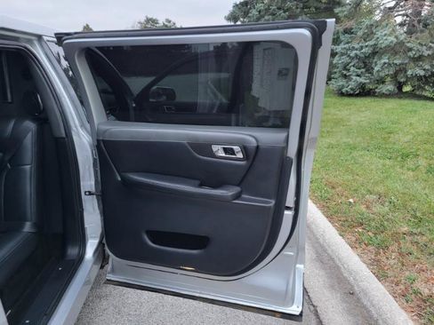 Used 2013 Lincoln MKT AWD image 30