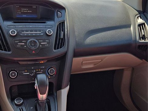 Used 2017 Ford Focus SE FWD image 19