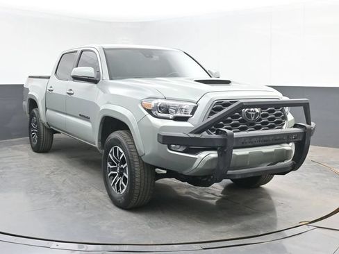 Used 2022 Toyota Tacoma TRD Sport w/ Technology Package AWD/4WD image 2