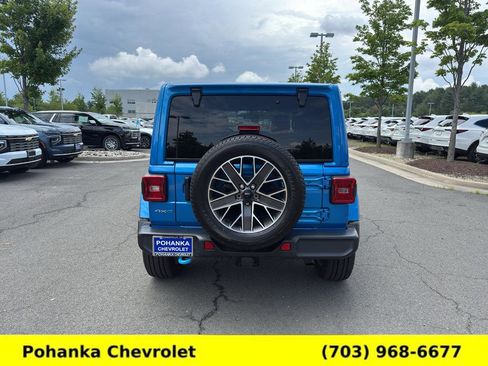 Used 2022 Jeep Wrangler Unlimited Sahara w/ Cold Weather Group AWD/4WD image 7