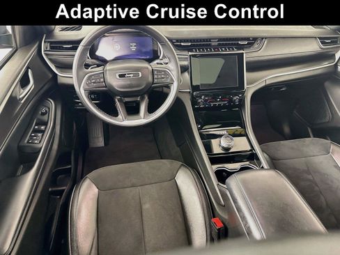 Used 2023 Jeep Grand Cherokee Altitude AWD/4WD image 2