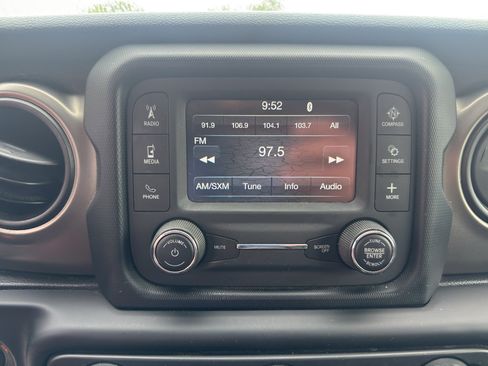 Used 2019 Jeep Wrangler Unlimited Sport AWD/4WD image 13