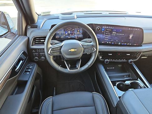 New 2026 Chevrolet Suburban Premier w/ Sun And Tow Package AWD/4WD image 13