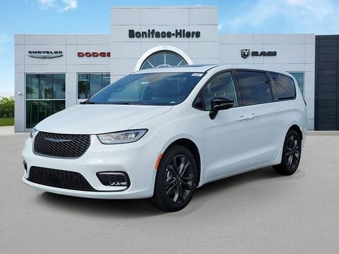 New 2026 Chrysler Pacifica Select image 2