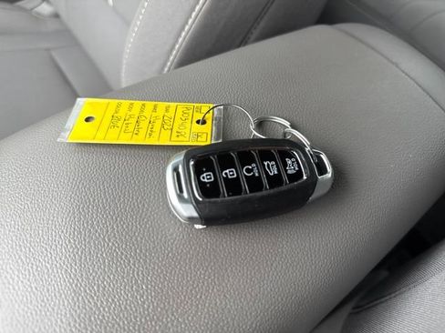 Used 2023 Hyundai Elantra Blue image 30