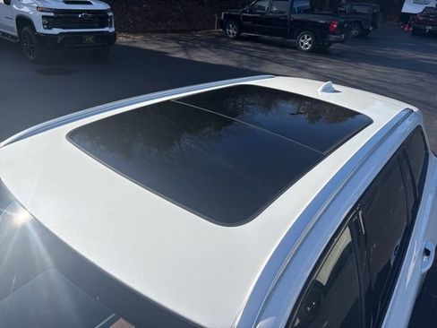 Used 2025 Volvo V60 B5 Cross Country Plus image 10