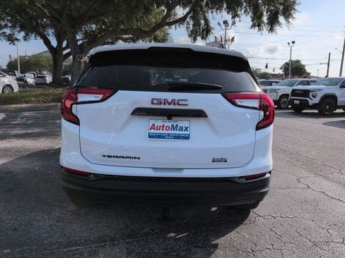 Used 2024 GMC Terrain SLT w/ Tech Package FWD image 5