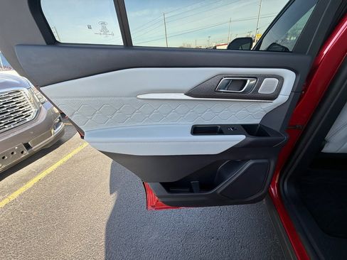 Used 2025 Ford Explorer Platinum w/ Ultimate Package image 18