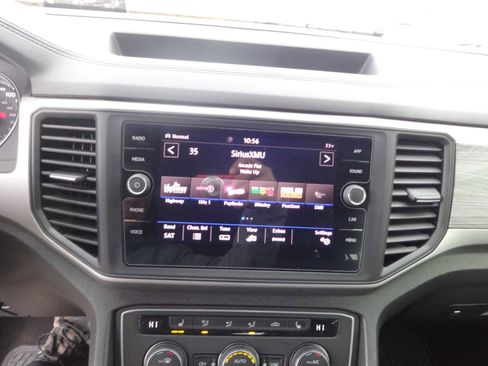 Used 2020 Volkswagen Atlas Cross Sport SE w/ Towing Package image 16