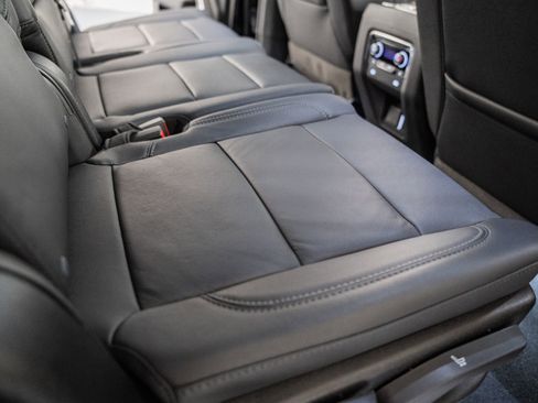 Used 2024 Chevrolet Tahoe Z71 image 38