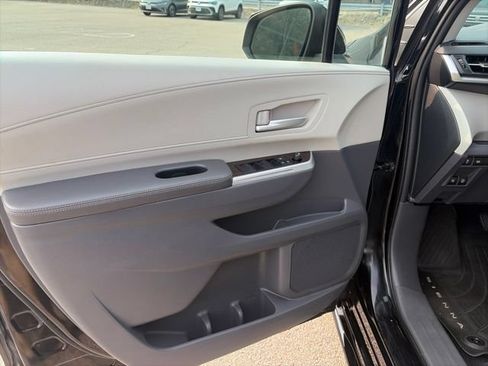 Used 2021 Toyota Sienna XLE w/ XLE Plus Package AWD/4WD image 16