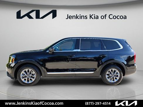 Certified 2024 Kia Telluride LX FWD image 9