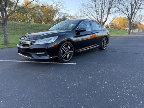 Used 2016 Honda Accord Touring image 17