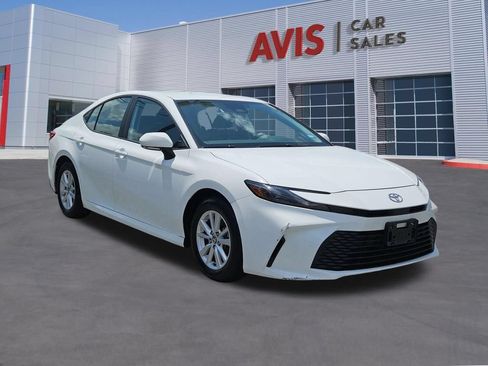 Used 2025 Toyota Camry LE FWD image 3