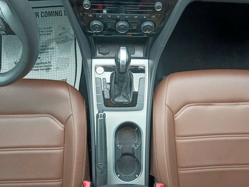 Used 2022 Volkswagen Passat 2.0T SE FWD image 3