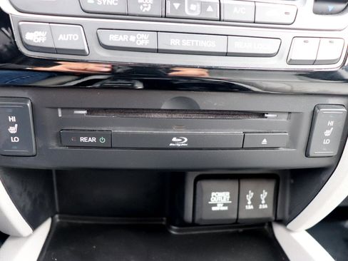 Used 2016 Honda Pilot Touring image 49