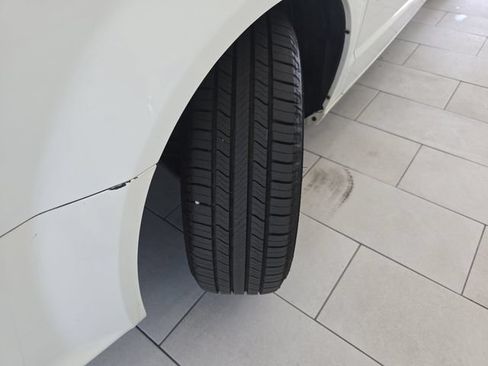 Used 2013 Dodge Grand Caravan Crew FWD image 19