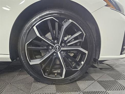 Used 2024 Nissan Altima 2.5 SR image 12