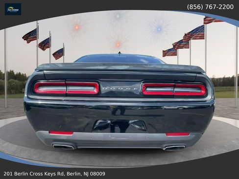 Used 2017 Dodge Challenger SXT w/ Driver Convenience Group RWD image 6