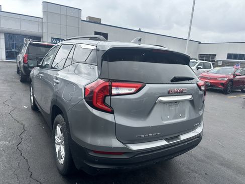 Used 2024 GMC Terrain SLE w/ Driver Convenience Package image 6