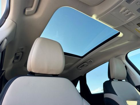 Used 2022 Ford Escape Titanium FWD image 16