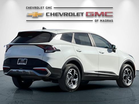 Used 2025 Kia Sportage LX image 3