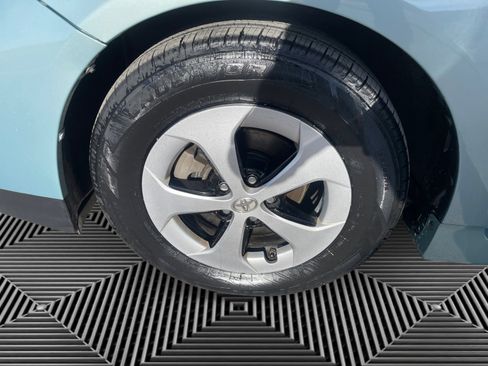 Used 2015 Toyota Prius Four image 17